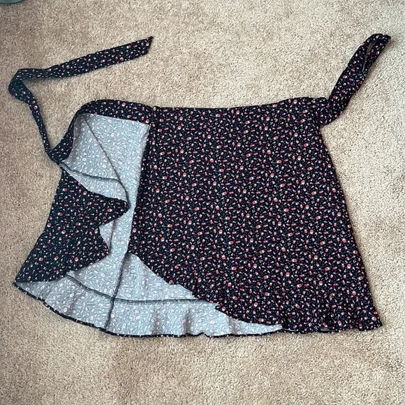 LOFT Ladybug Ruffle Wrap Skirt - Picture 8 of 9